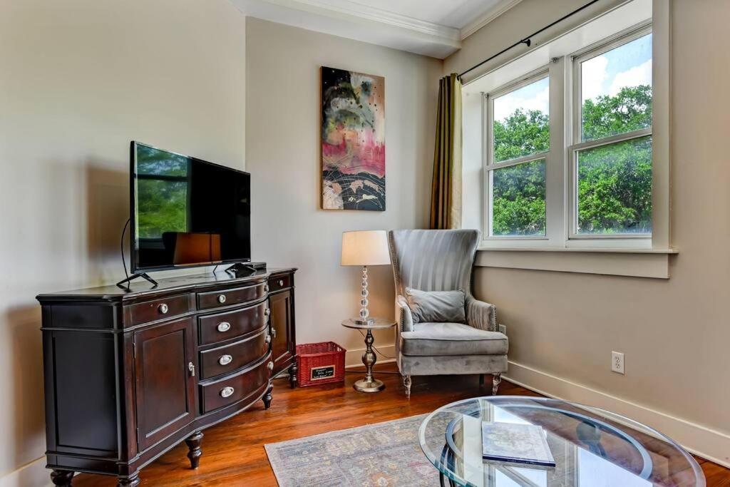 Loft Steps From City Hall And River Streets Savannah Esterno foto