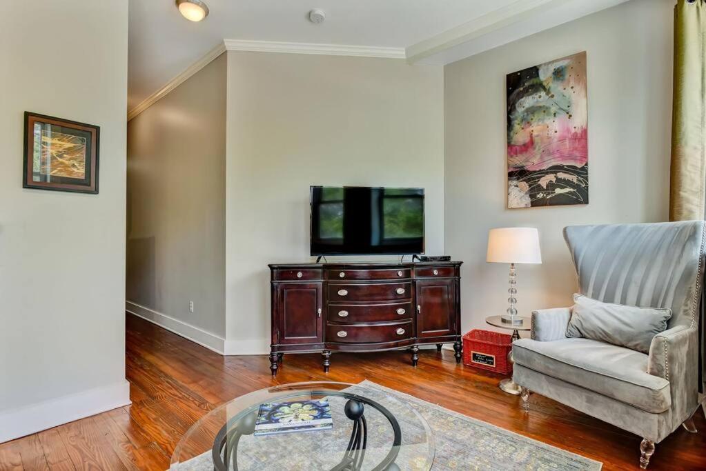 Loft Steps From City Hall And River Streets Savannah Esterno foto
